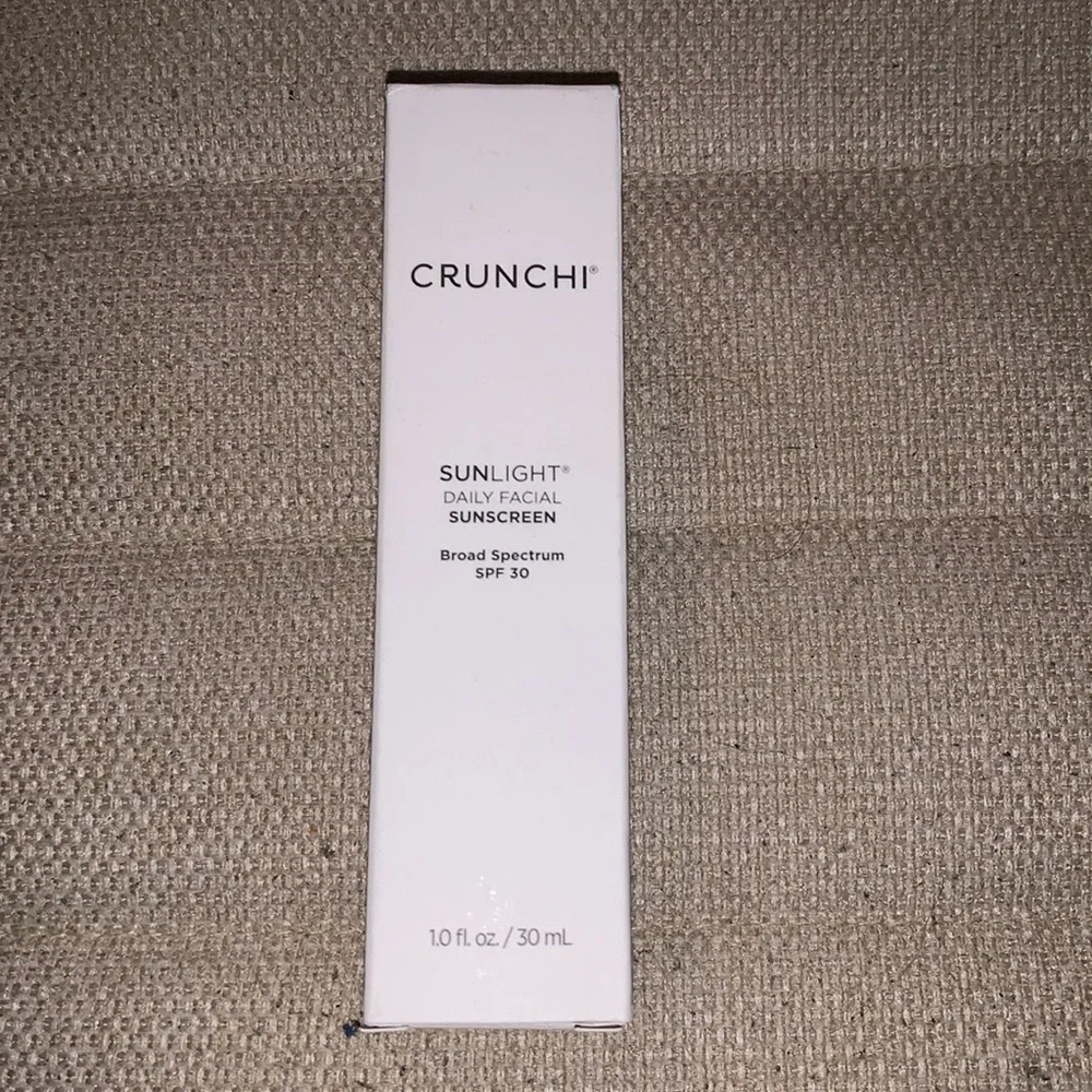 Crunchi Sunlight Facial sunscreen broad spectrum SPF 30 - Picture 2 of 3